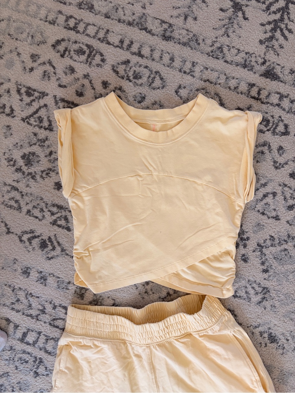 Free People x FP Movement Hot Shot Crossover Set in Sunlit - Picture 4 of 10